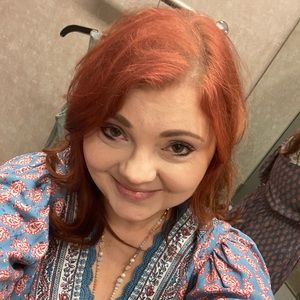 Meet your Posher, Holly